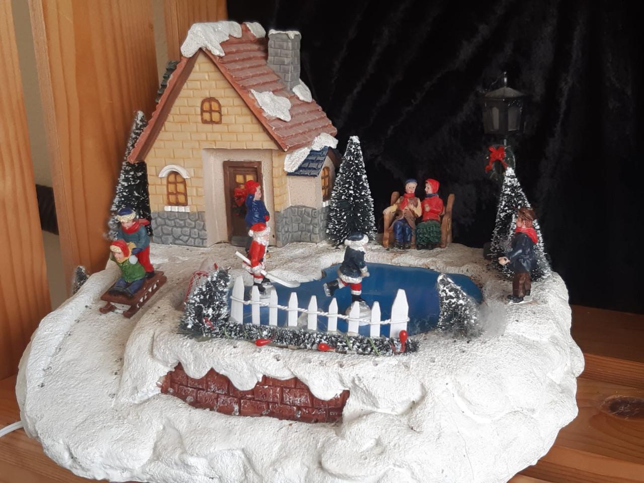 Kerst - draaiende molen + schaatser ( keramiek )