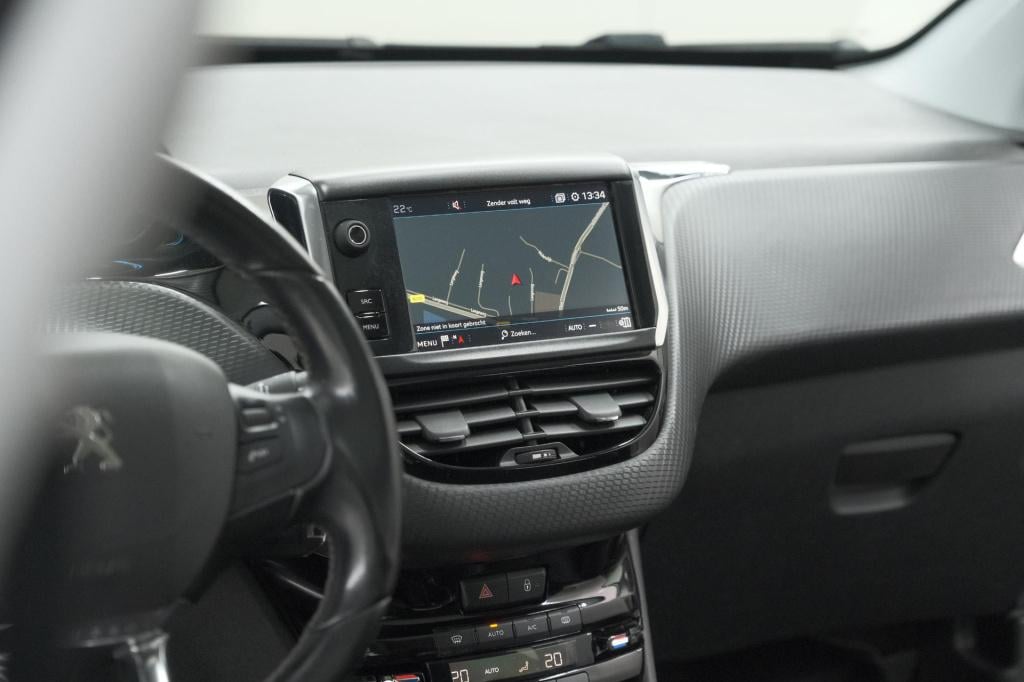 Peugeot 2008 puretech 110 allure | panoramadak | apple carplay | navigatie 