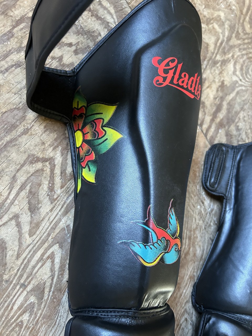 Bokshandschoenen en scheenbeschermers Gladts