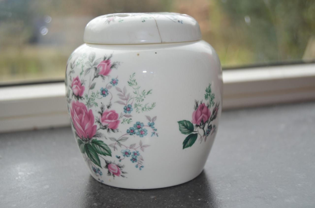 Roy Kirkham Staff. bone China potpourri potje