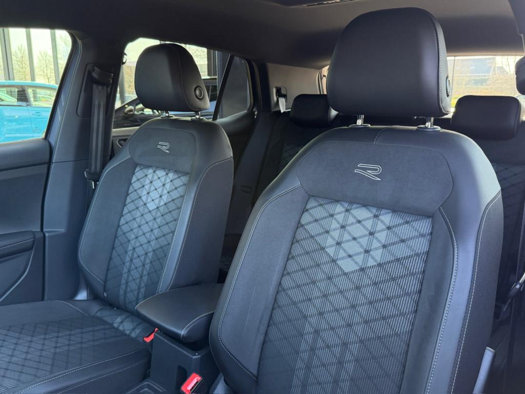 Volkswagen T-cross 1.5 tsi 150pk dsg r-line | black style | trekhaak | iq l