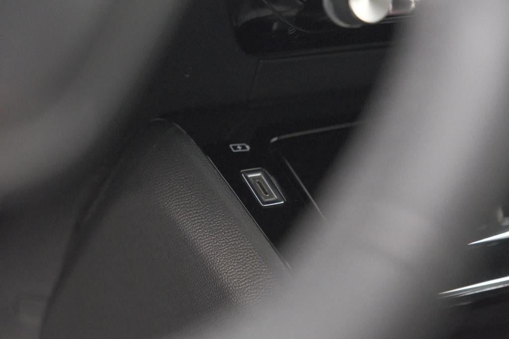 Peugeot 208 puretech 100 allure | camera | navigatie | parkeersensoren | ap