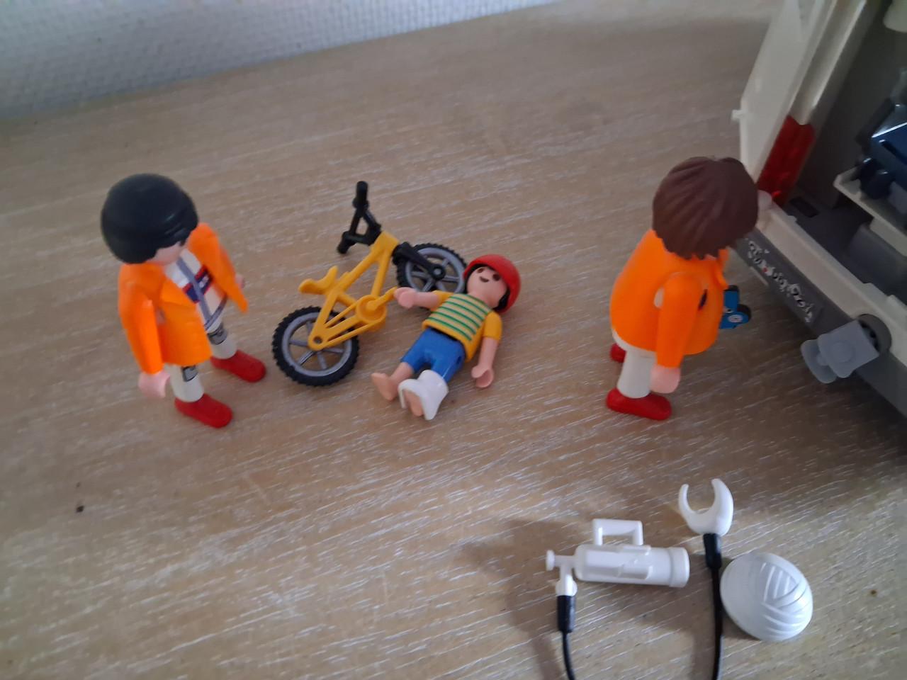 Playmobil ziekenauto met brancard, zwaailicht set 4221