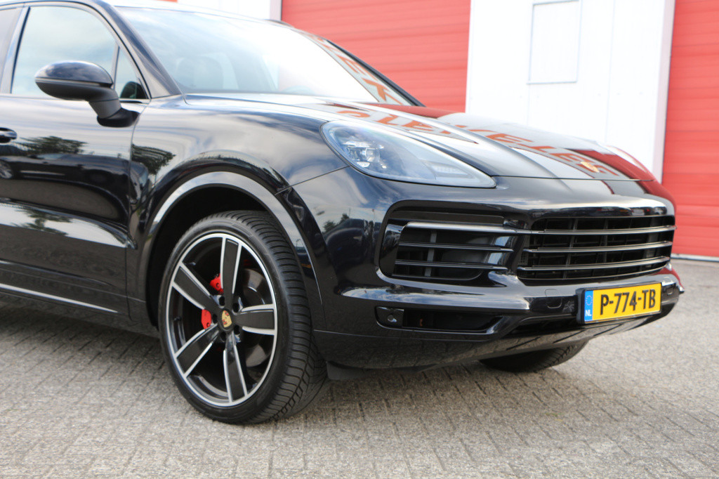 Porsche Cayenne 3.0 | trekhaak | all black | 22 inch