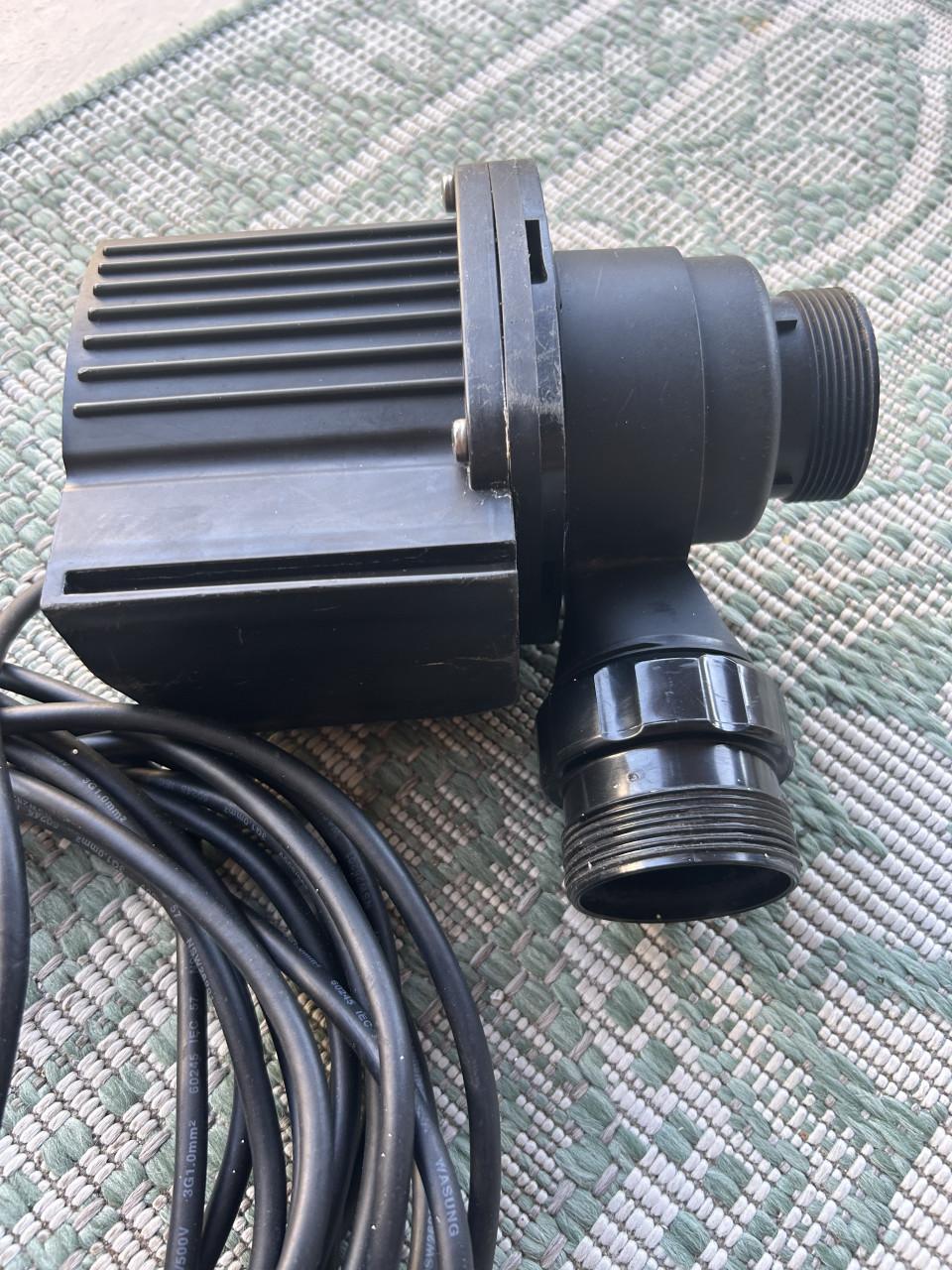 Te koop oase eco primium 10000 sterke en zuinige Vijverpomp snoer 5 meter