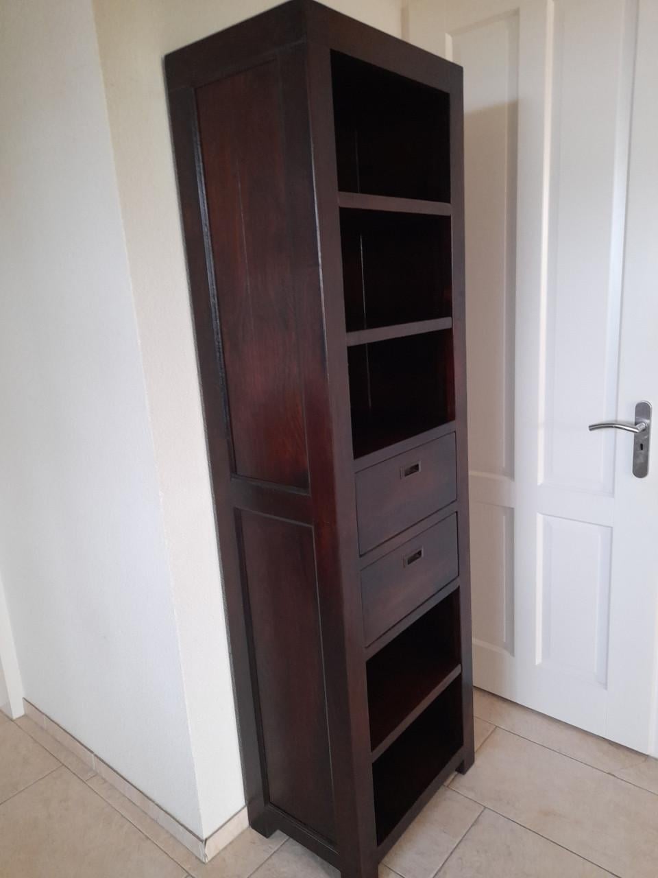 Massief houten Boekenkast 60 x 40 x 200 (in goede nette staat)