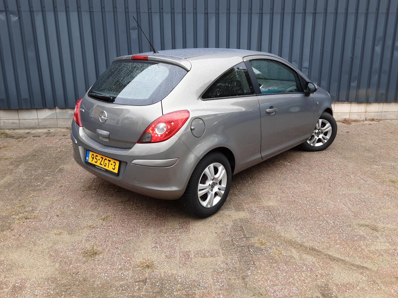 Opel Corsa 1.2-16V Cosmo