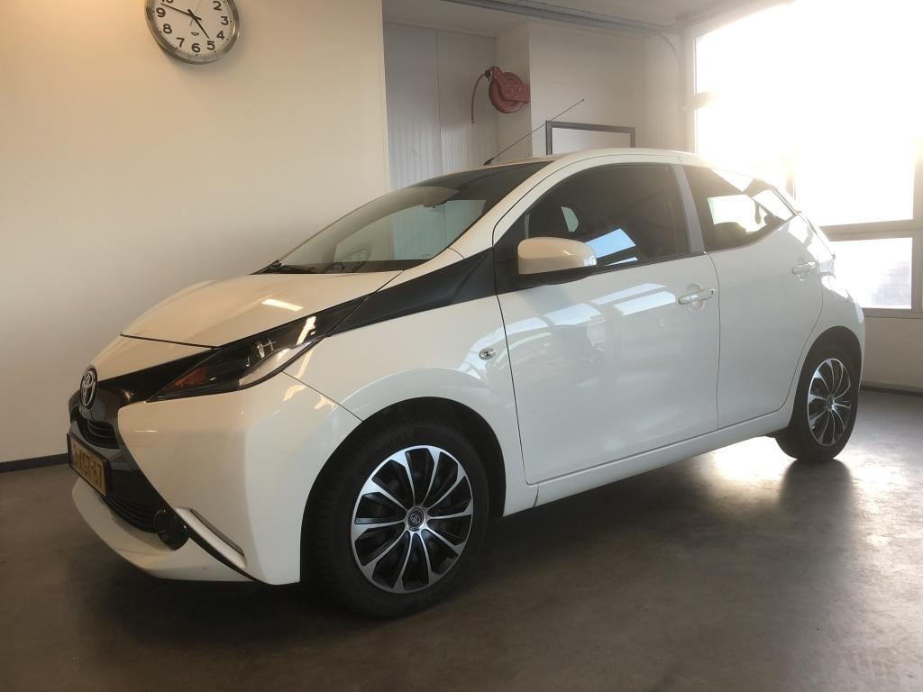 Toyota Aygo 1.0 vvt-i x-play
