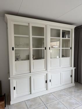 Mooie vitrine/buffetkast in zeer goede staat