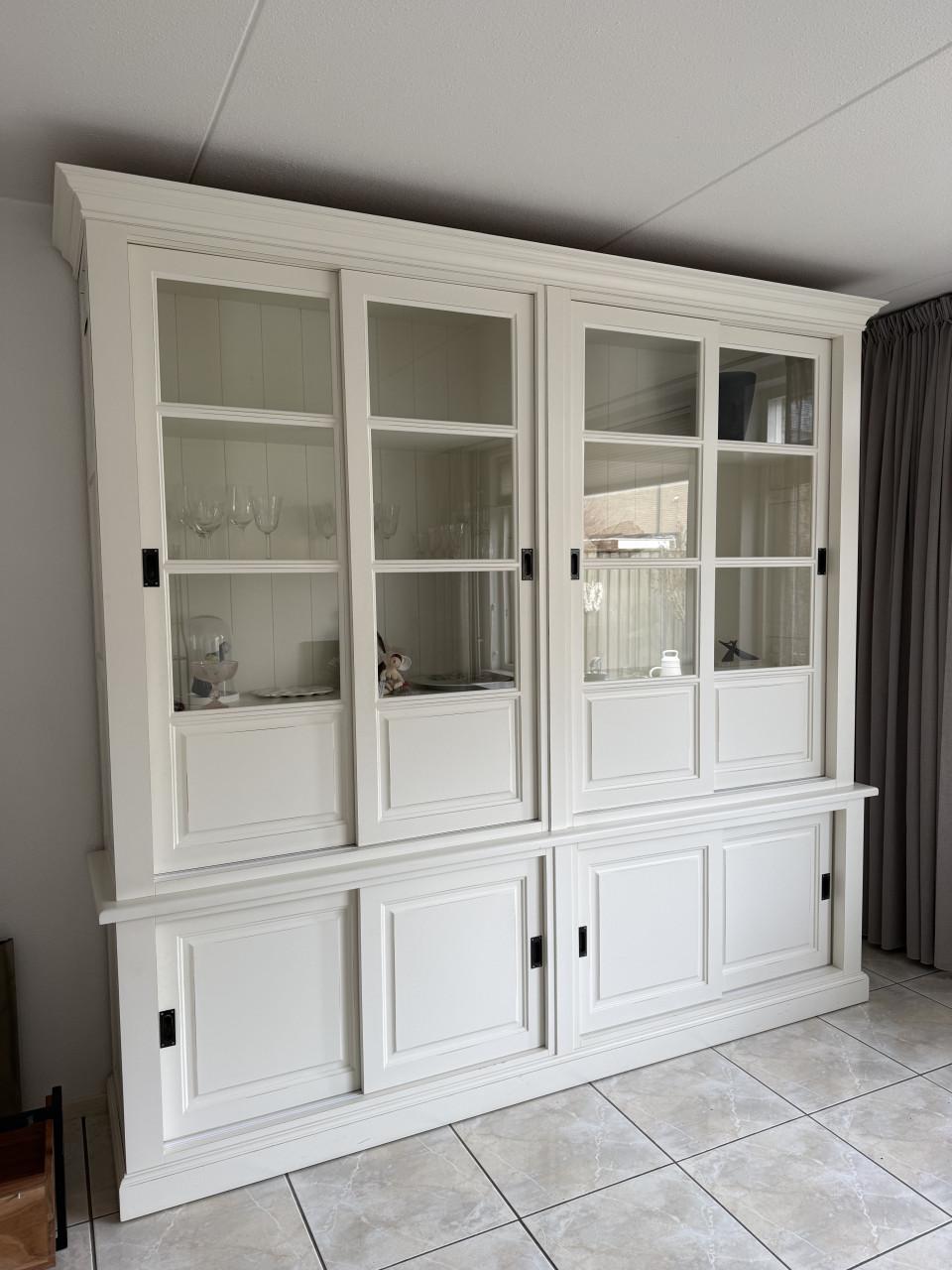 Mooie vitrine/buffetkast in zeer goede staat