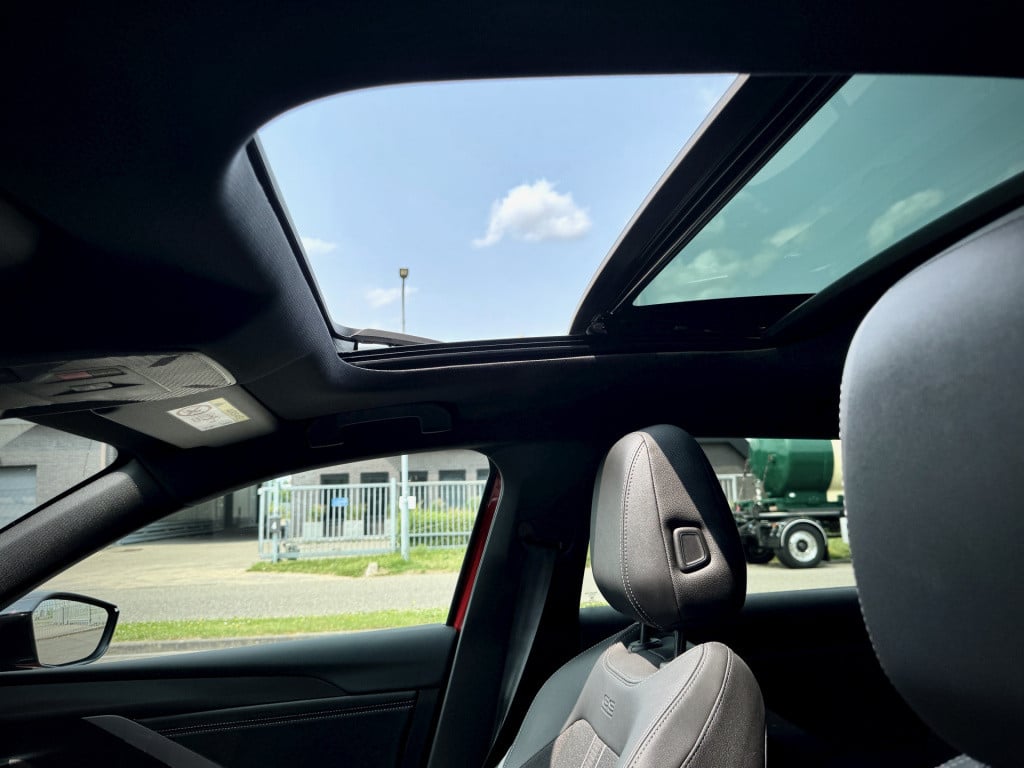 Opel Astra sports tourer 1.6 turbo plug in hybrid ultimate pano dak