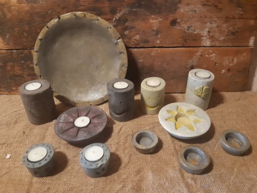 Betonnen schaal en waxine bakjes voor op terras of binnenshuis