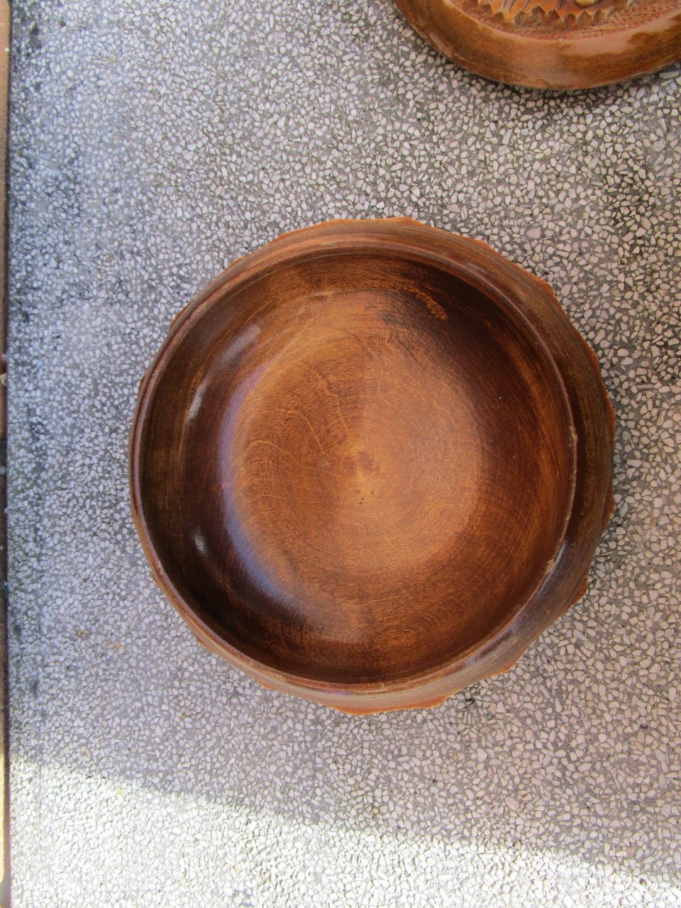 Rond houten schaaltje met deksel.