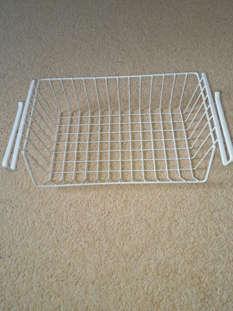 Onderschuif mandje voor onder een kast plank