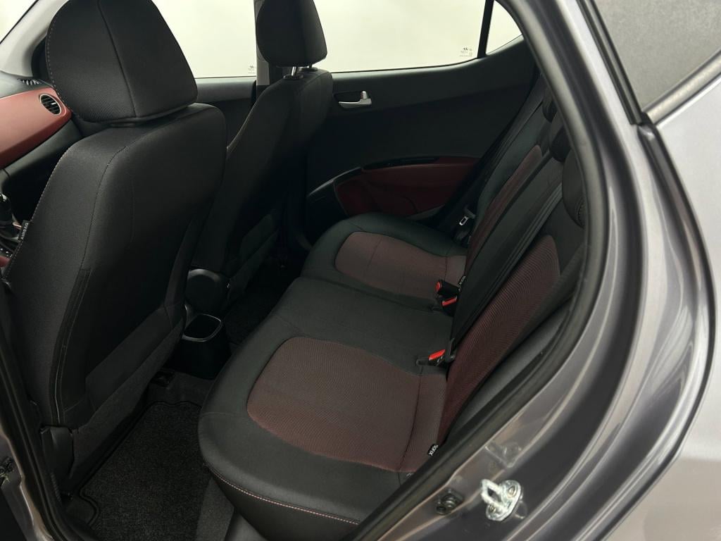 Hyundai I 10 occasion 1.2i | grijs | tweedehands hyundai i10 | airco | pano