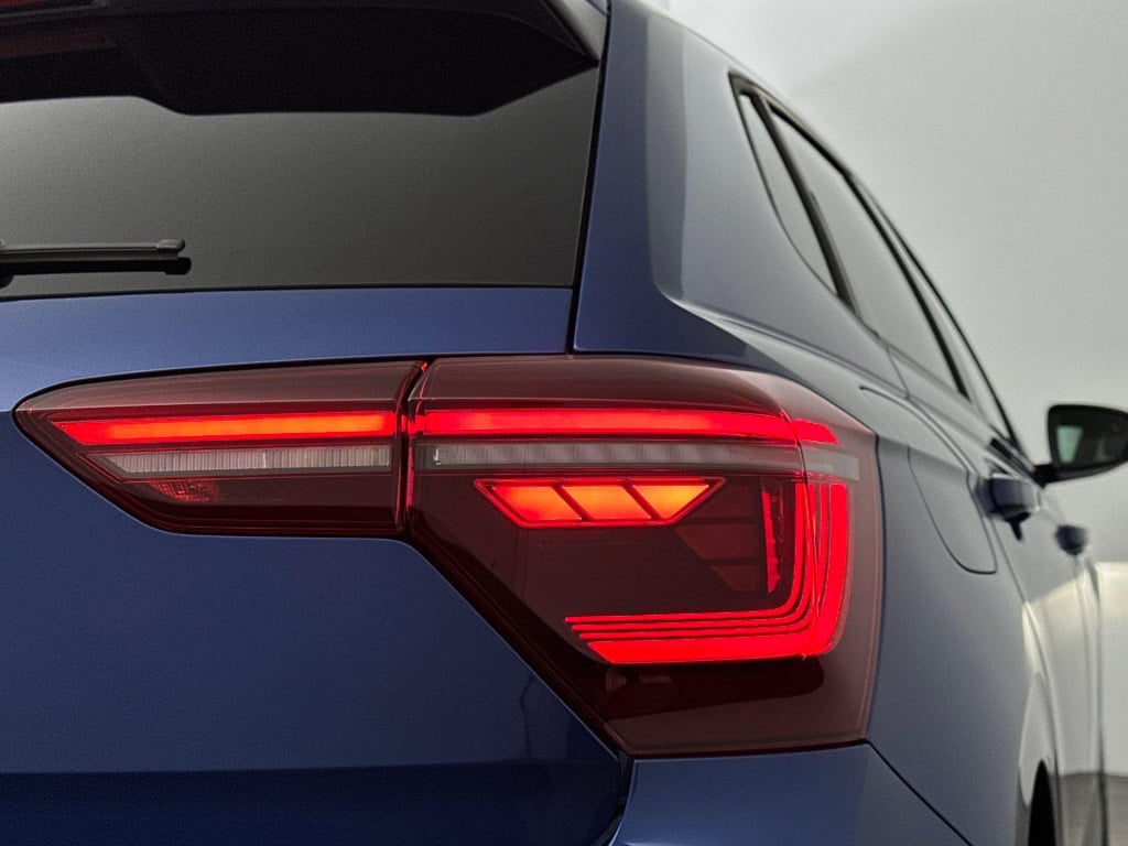 Volkswagen Polo r-line edition 1.0 tsi 70 kw / 95 pk hatchback 7 v