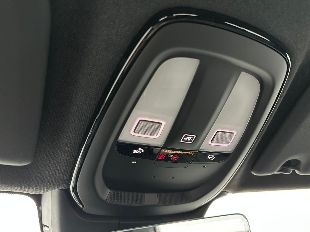 Volvo XC40 b4 204pk plus dark| 360camera| elek.stoelen| h&k sound|