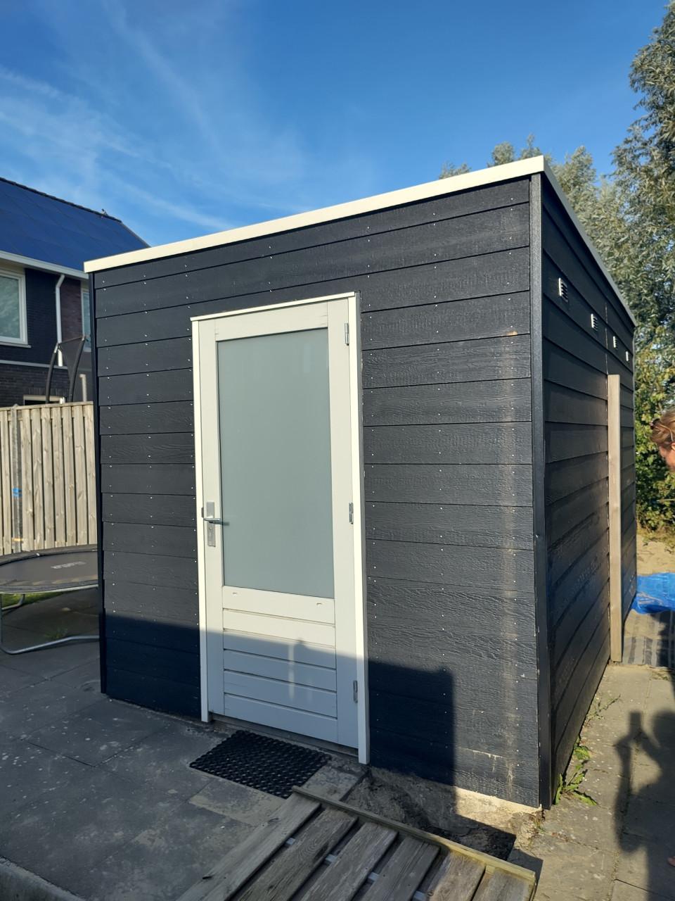Houten schuurpanelen met kunststof coating