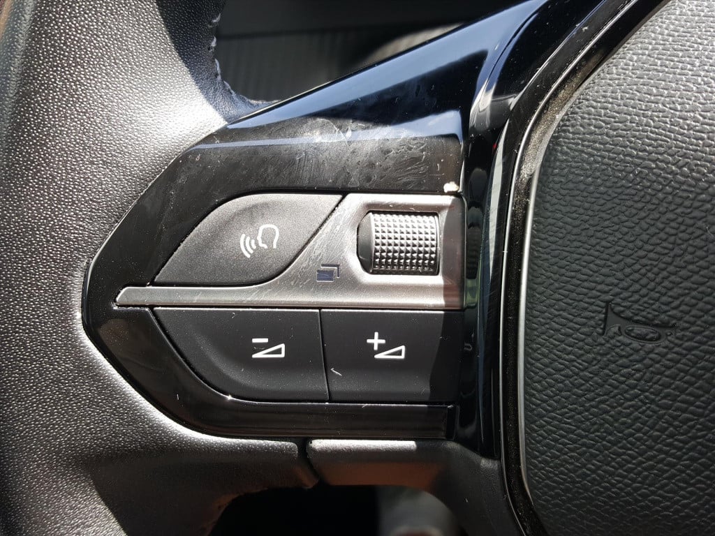 Peugeot 208 allure 1.2 puretech 100pk | 3d-navigatietomtom&bluetooth&dab+ |