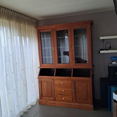 Teak houten vitrine kast