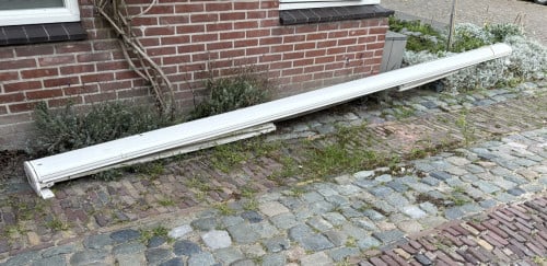 Zonnescherm 5 meter breed.