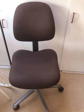 Bureaustoel, rieten stoel en tv kastje