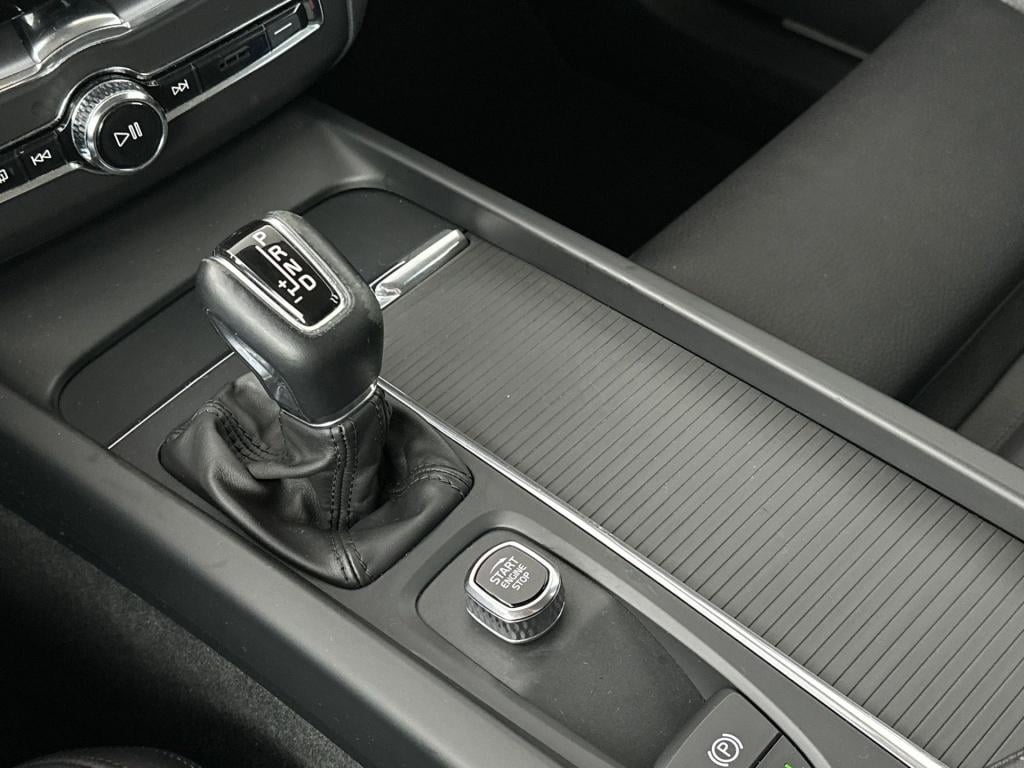 Volvo XC60 t5 253pk momentum| adap.cruise| trekhaak| leder| stoel.verw.