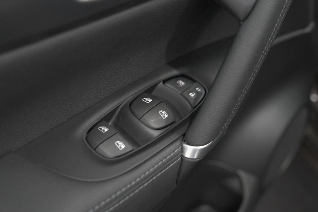 Nissan Qashqai 1.3 dig-t tekna | trekhaak | panoramadak | adaptieve cruise 
