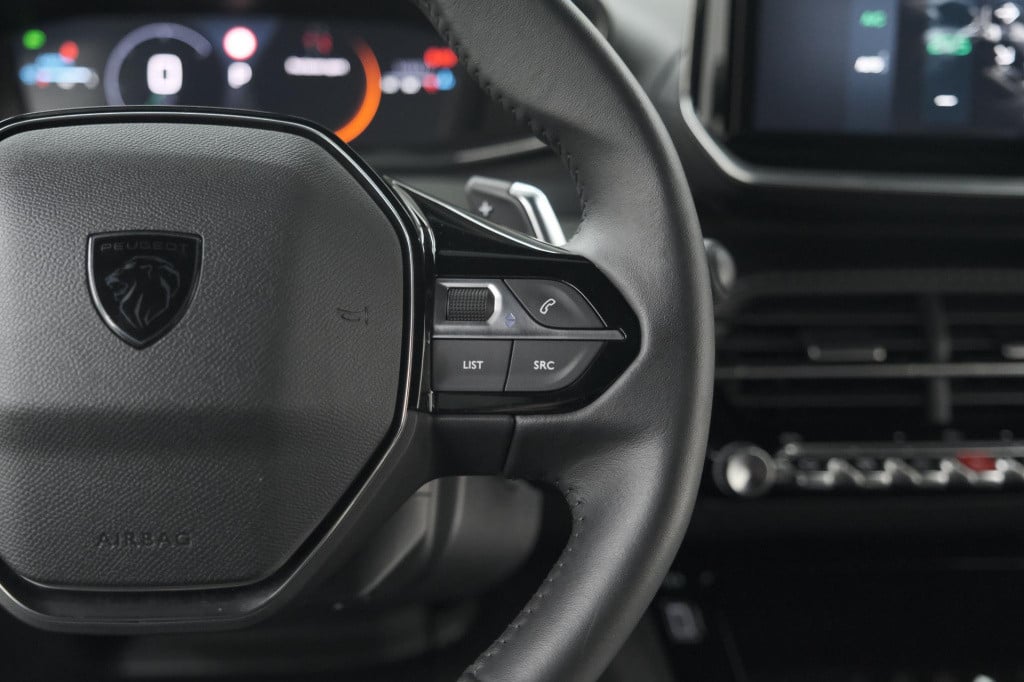 Peugeot 2008 puretech 130 eat8 allure | camera | navigatie | apple carplay 
