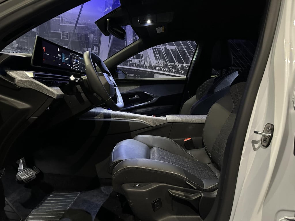 Peugeot 3008 1.2 hybrid 136 allure *nieuw model*360camera*