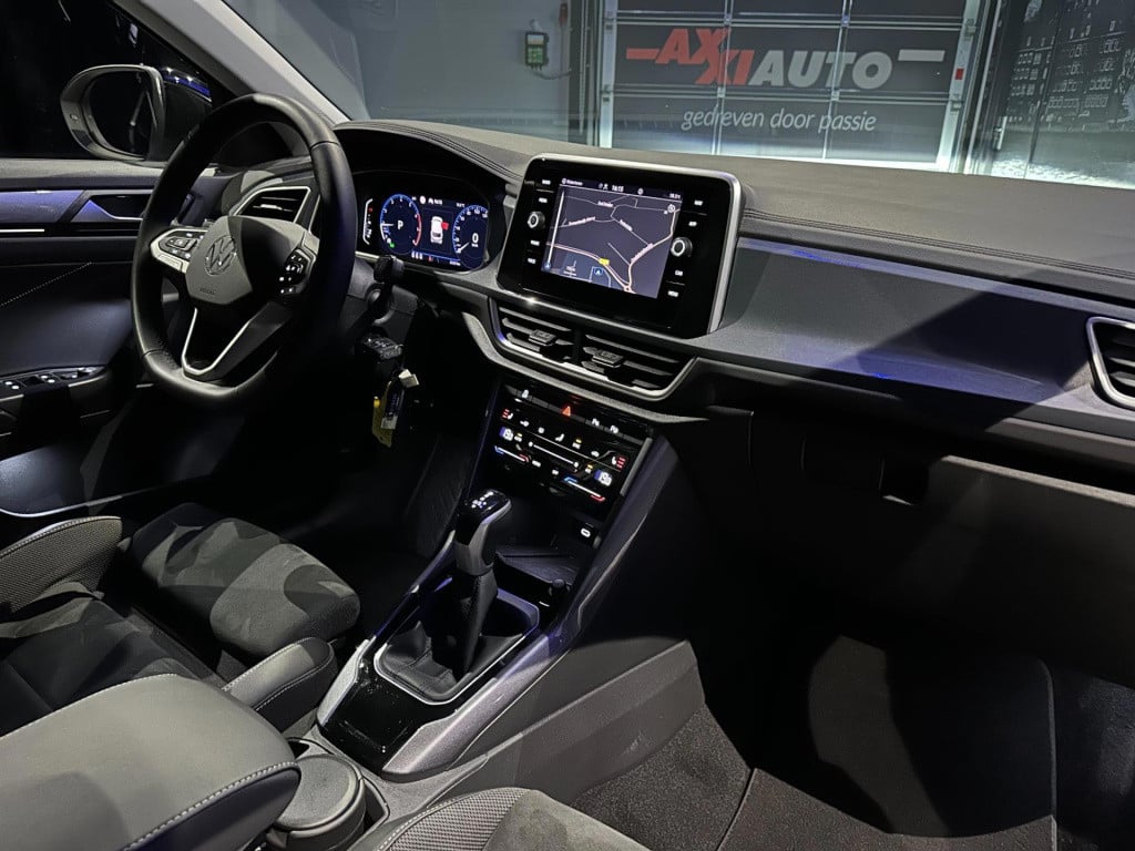 Volkswagen T-roc 1.5 tsi style*led*virtual*dab+*pdc v&a*trekhaak*navi*appco