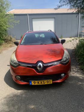 Te koop Renault Clio estate (flaming red)