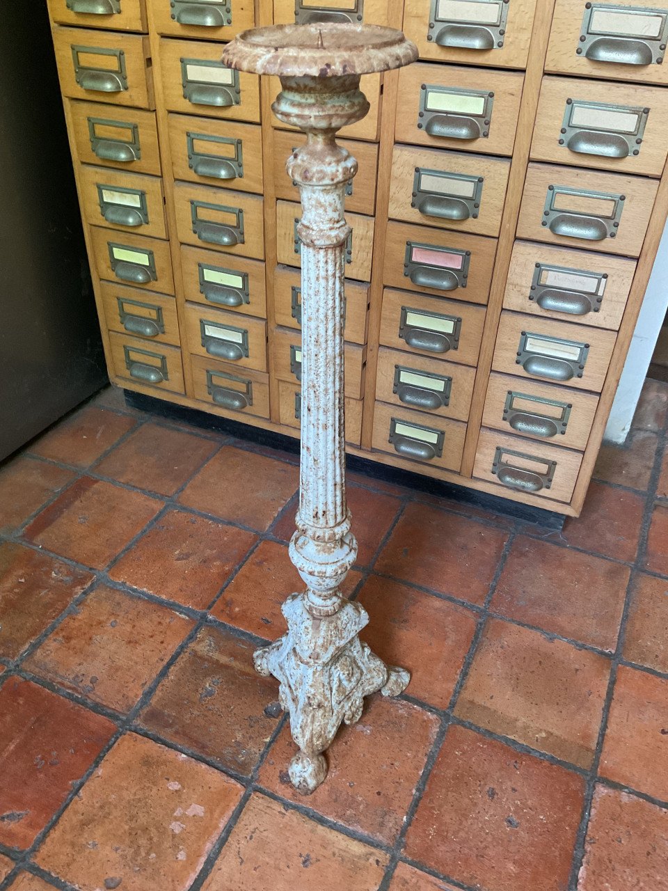 Gietijzeren kandelaar 70 cm.