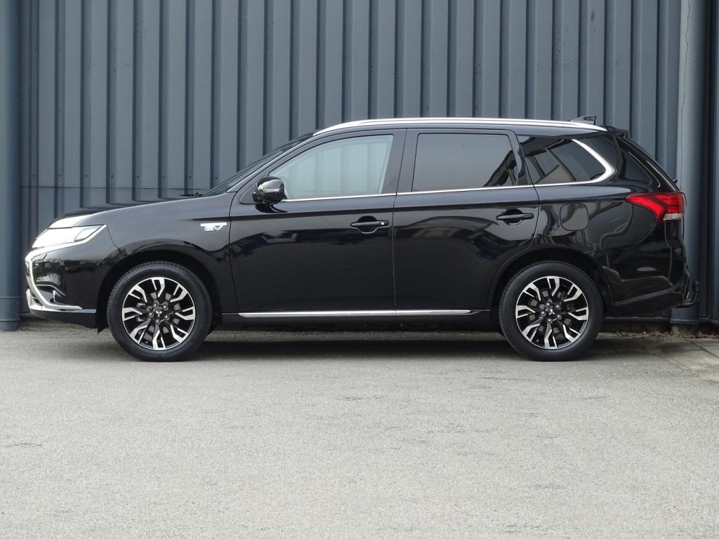 Mitsubishi Outlander 2.0 phev executive edition | trekhaak | navi | camera