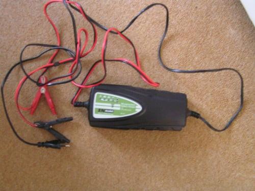 ACCU-OPLADER ENDURO MET ACCUKLEMMEN