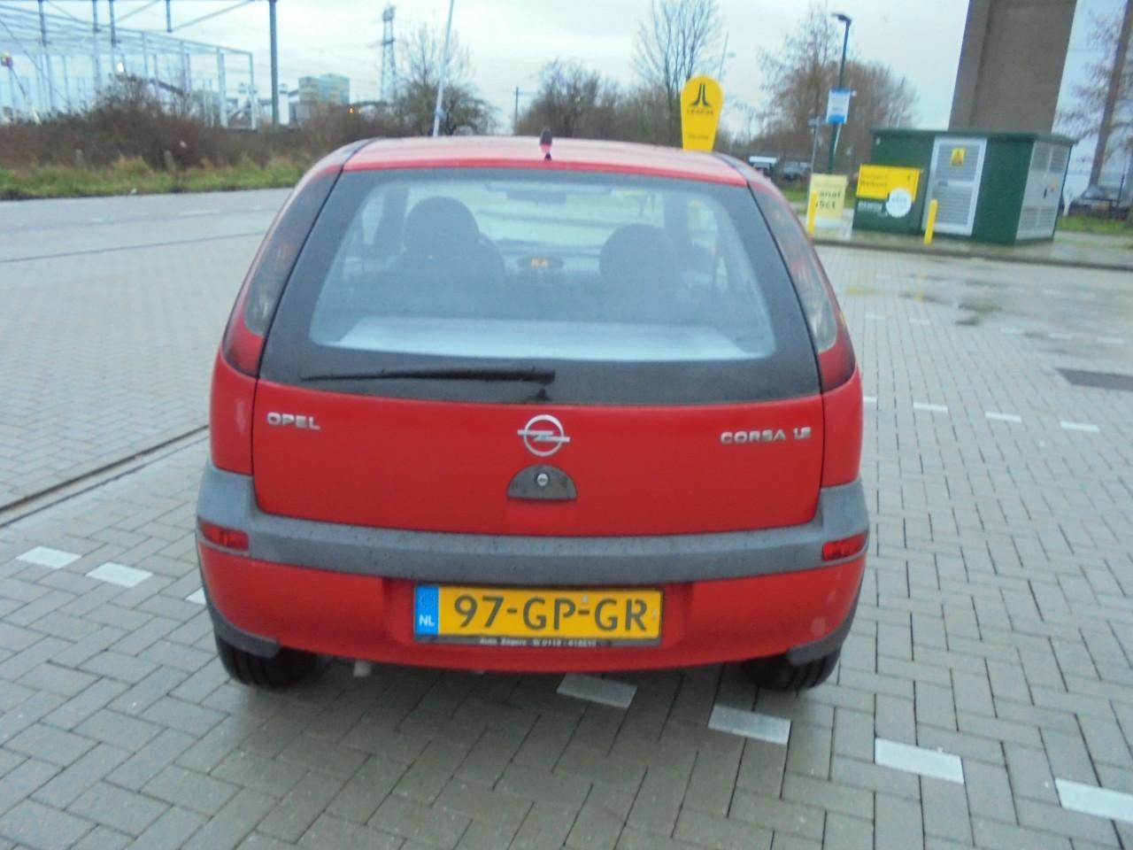 Corsa uit het bouwjaar 2001 met 146.445 Km met N.A.P rijd goed  € 950
