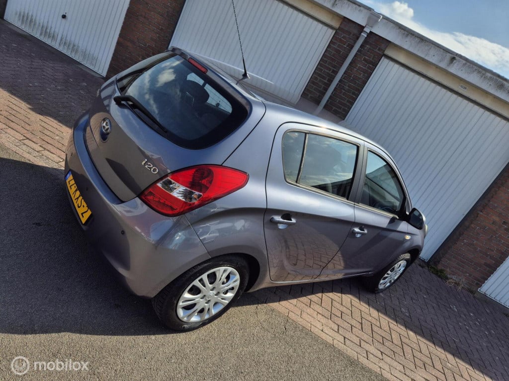 Hyundai I 20 1.2i dynamicversion / 5-deurs / dealeronderhouden/ airco / par