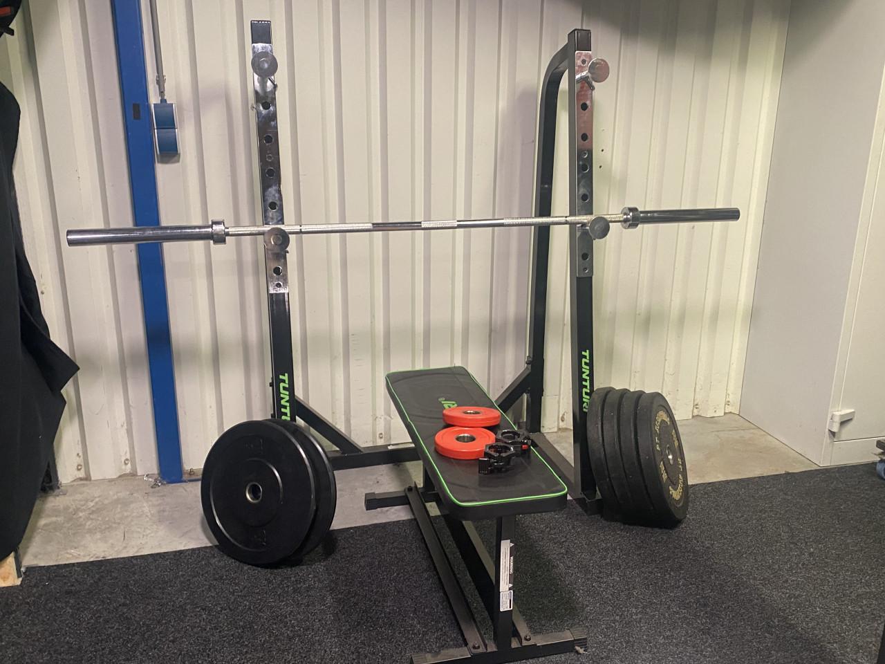 Compleet SQUAT-RACK met bar/plates en bankje