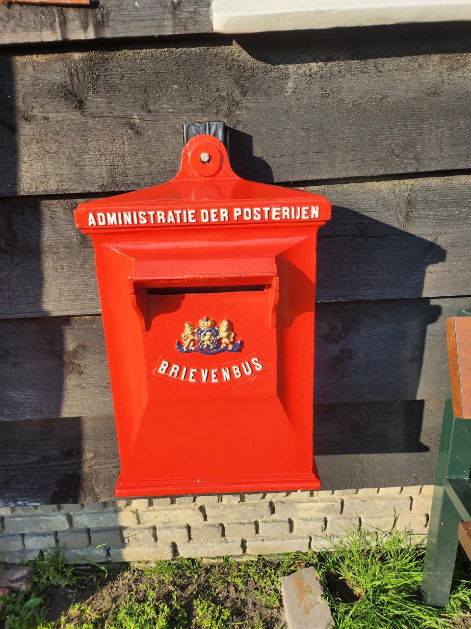 Gietijzeren brievenbus