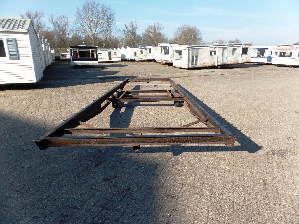 Div. maten onderstellen van stacaravans ideaal voor zelfbouwprojecten