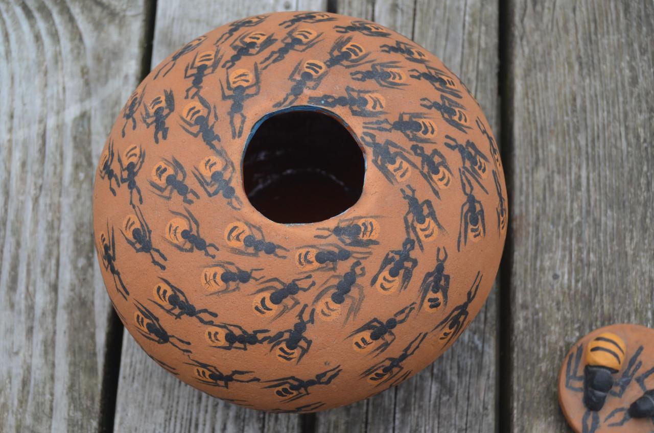 Mooie vaas/pot met Mieren! In prima staat