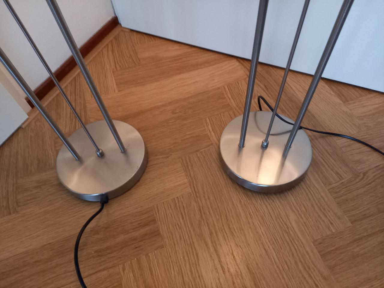 2 mooie staande vloerlampen