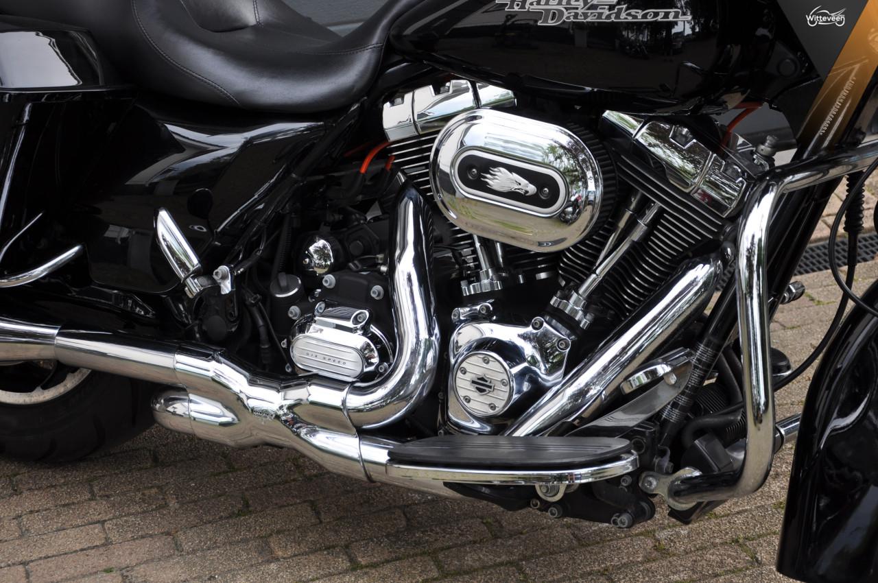 Harley Davidson FLHX Street Glide 103