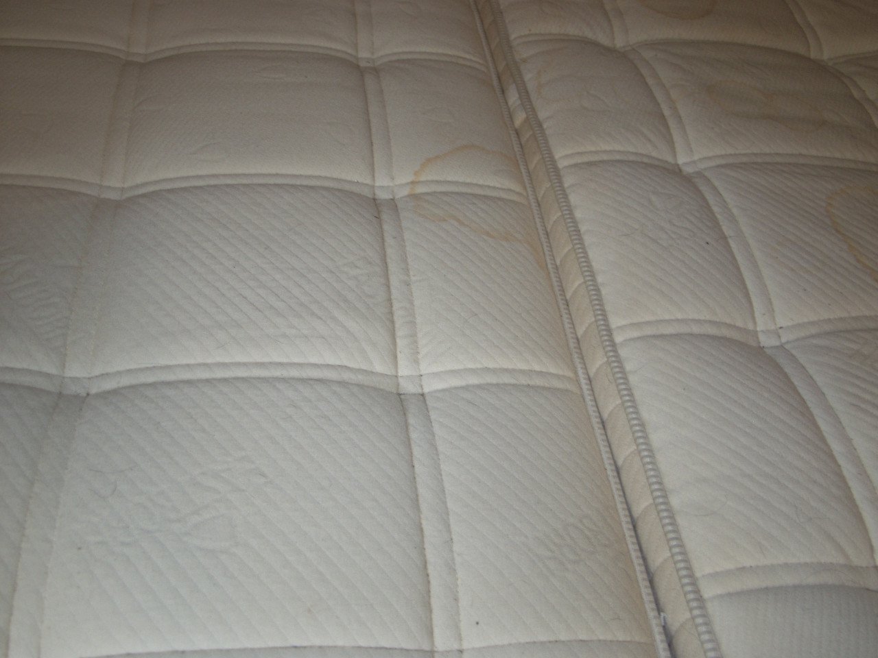 Twee kwaliteitsmatrassen 80x200x26