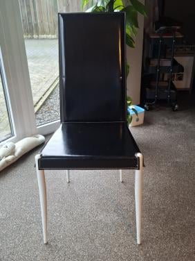 6 zwarte eetkamerstoelen