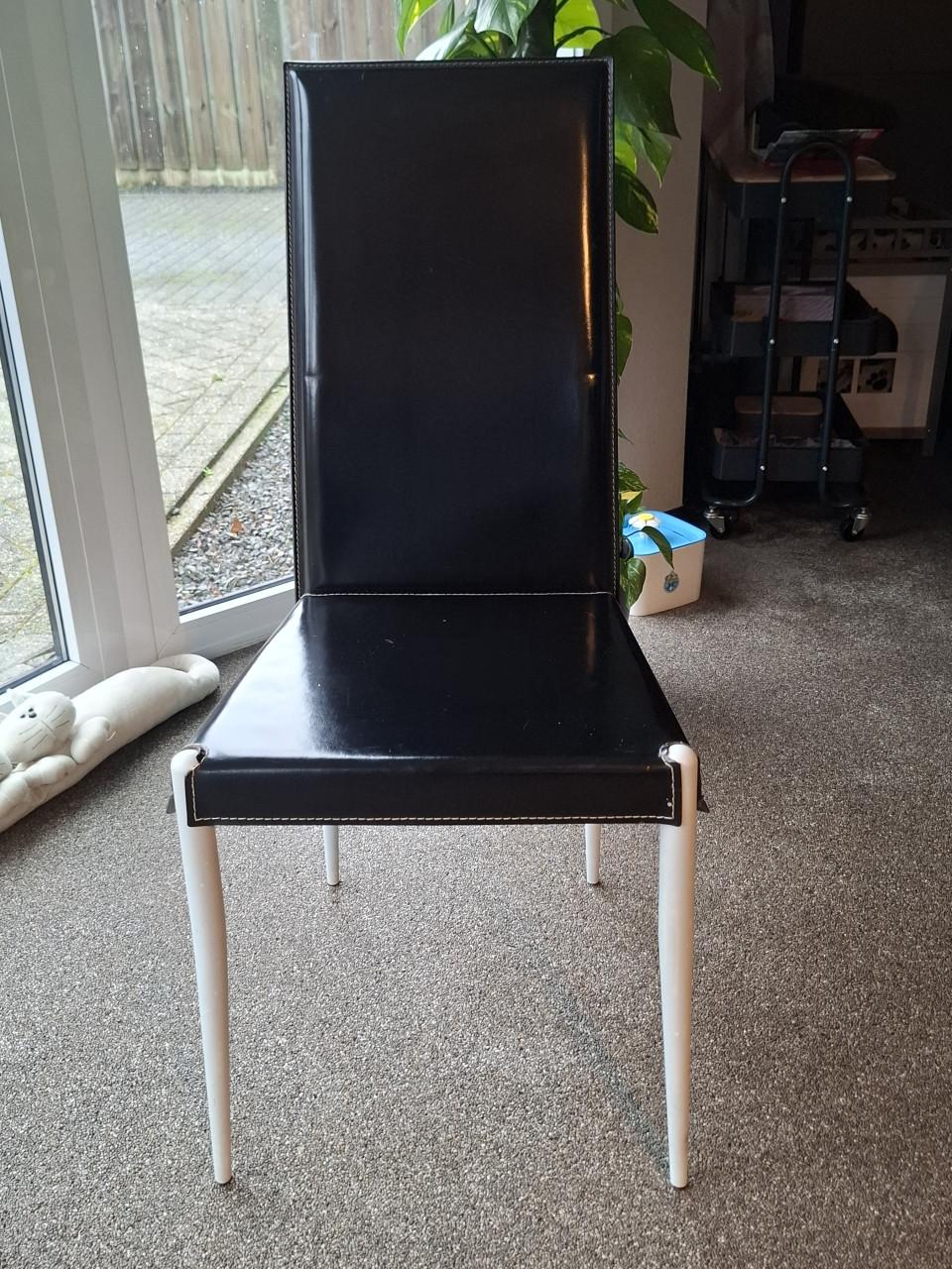 6 zwarte eetkamerstoelen