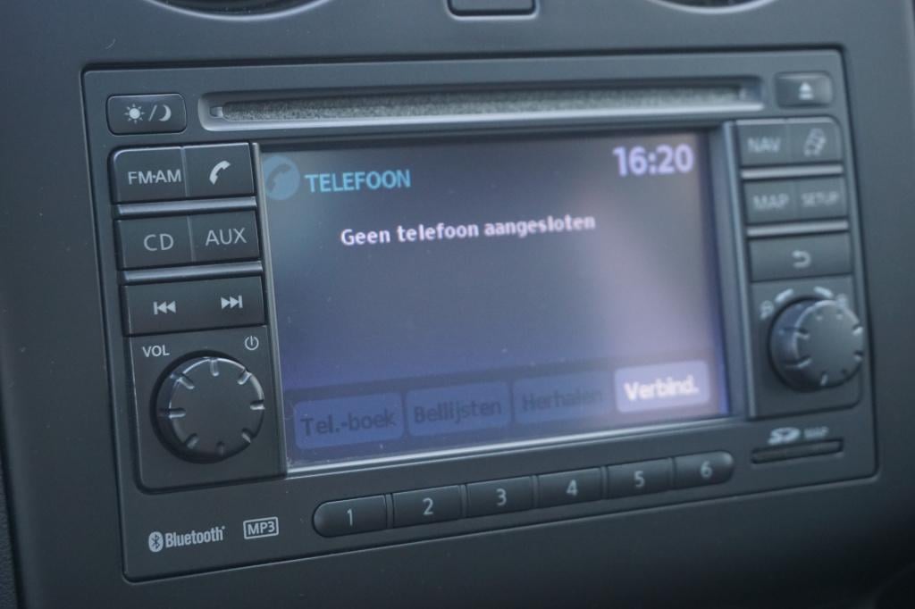 Nissan Qashqai 2.0 tekna airco / navi / cruise / camera / pano / stoelverw.
