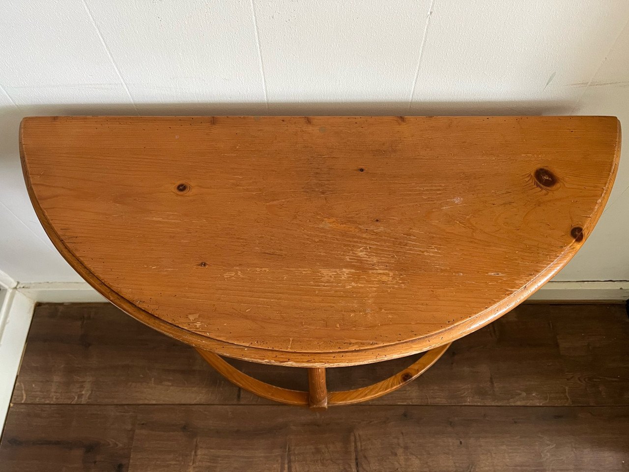 Halve maan tafel