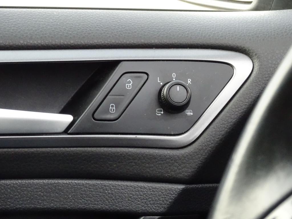 Volkswagen Golf 1.6 tdi highline adapt cruise | navi | bluetooth