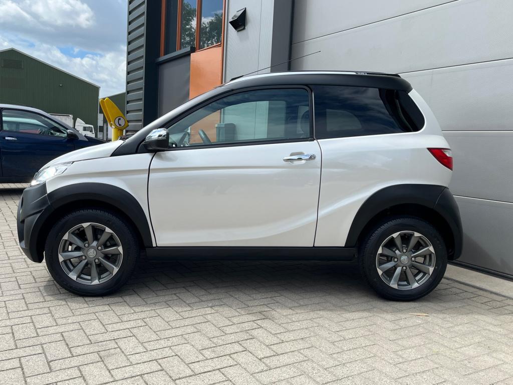 Aixam Crossline brommobiel premium weinig km
